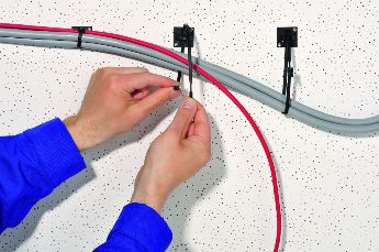 Rutare cabluri cu socluri înșurubabile
