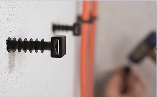 LOK 用于墙壁上的电缆管理：可在室内或室外使用。