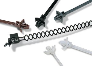 Et bredt udvalg af kabelbindere med pileformet fastgørelse. 