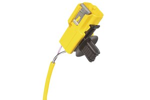 For a secure fixing simply push the connector by hand (ConnectorClip YCCFT62x122).