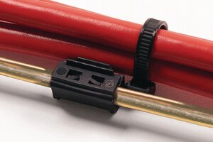 T50SOSWA -Enkelt sätt att fästa en kabel paralellt med en tråd.