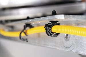 Os clips de travamento da série LOC oferecem agrupamento fácil e rápido de tubos lisos ou corrrugados.
